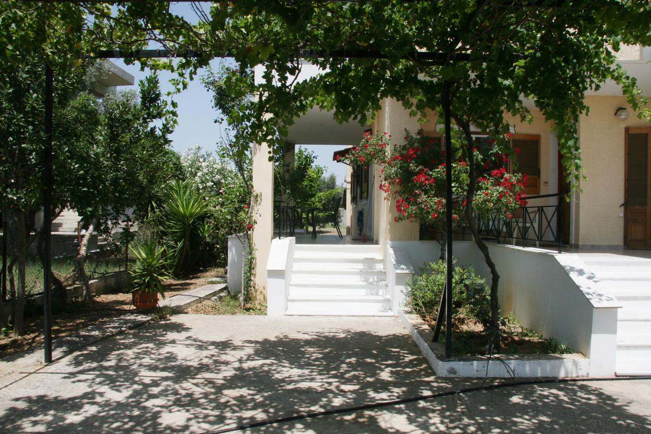 Villa Vlichos Amarynthos Exteriör bild