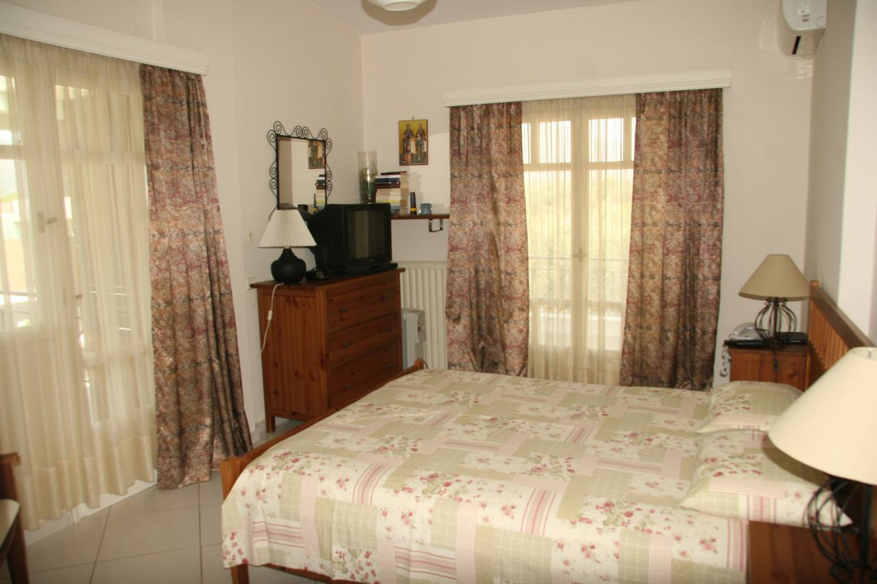 Villa Vlichos Amarynthos Exteriör bild