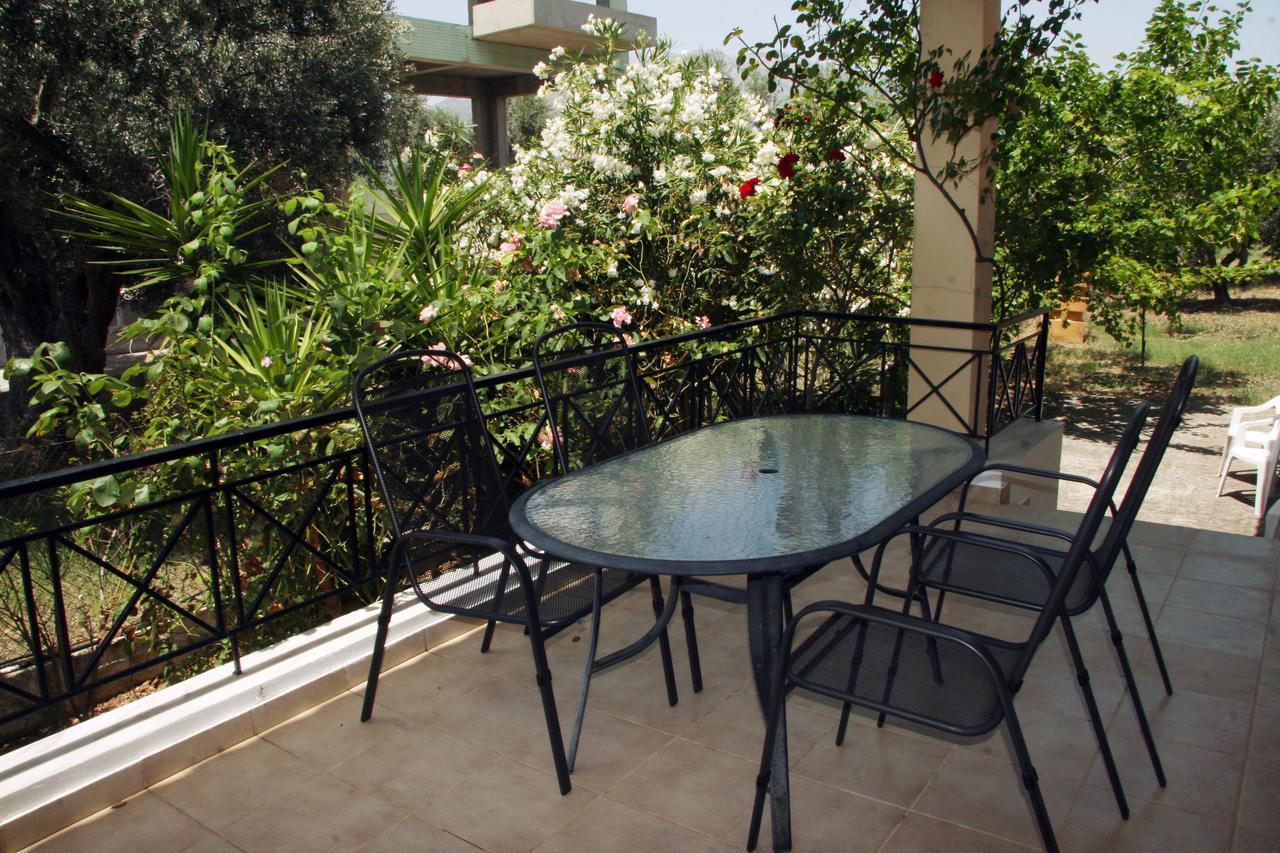 Villa Vlichos Amarynthos Exteriör bild
